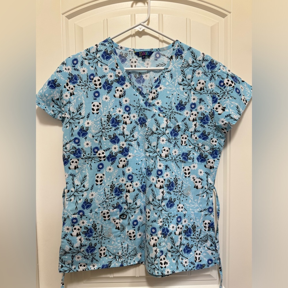 Zikit brand panda women’s scrub top, size XS